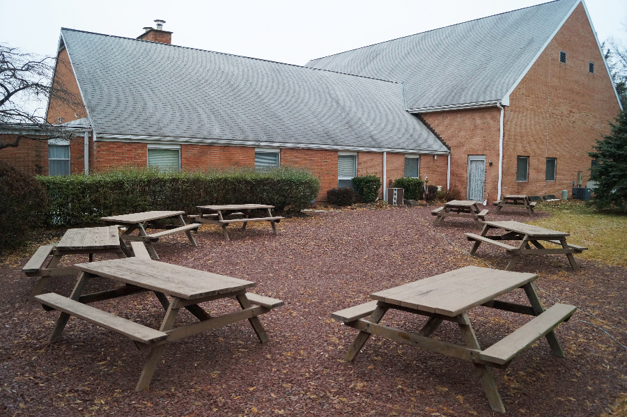 BBB DSC05597_outdoorspace